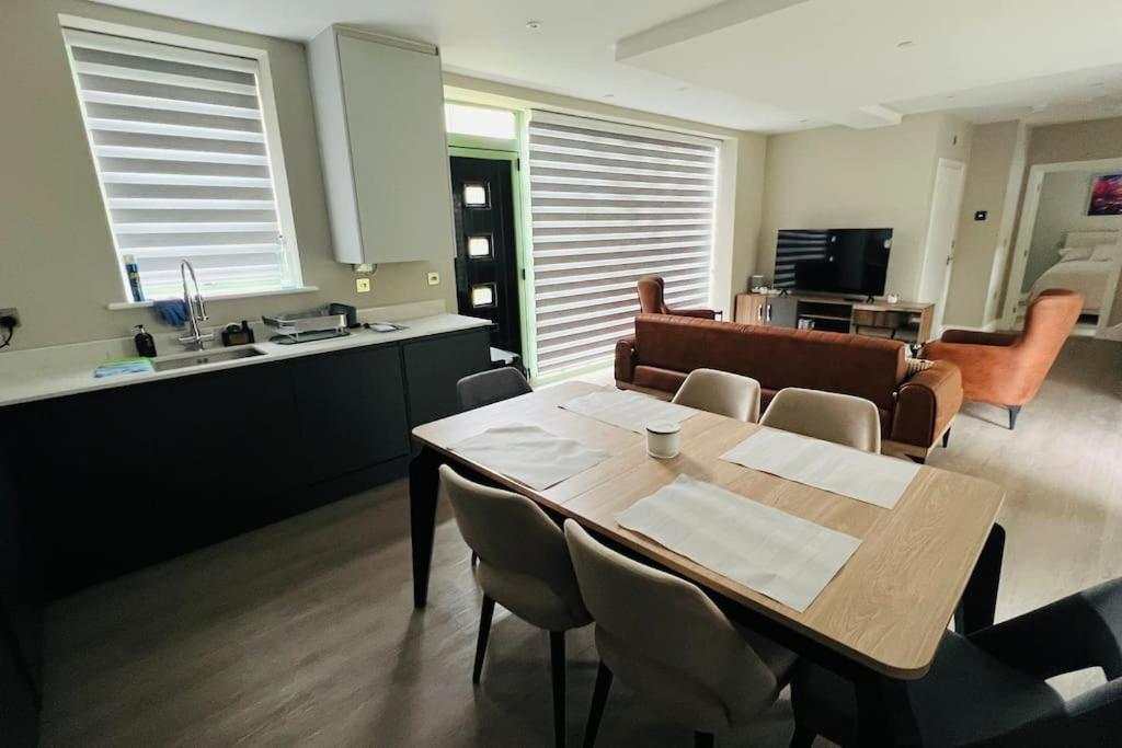אדמונטון A House Designed For You… מראה חיצוני תמונה